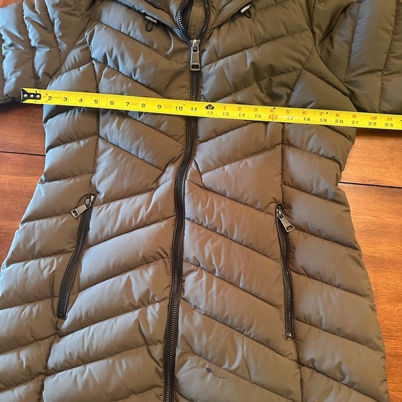 NWT DKNY Army Green Puffy winter coat - Picture 10 of 11